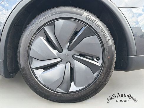 Used 2026 Tesla Model Y 2WD image 38