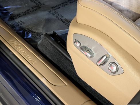 Certified 2025 Porsche Macan image 17