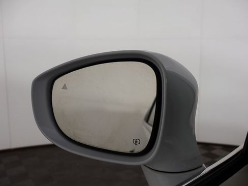 Used 2020 Chrysler Pacifica Touring-L FWD image 34