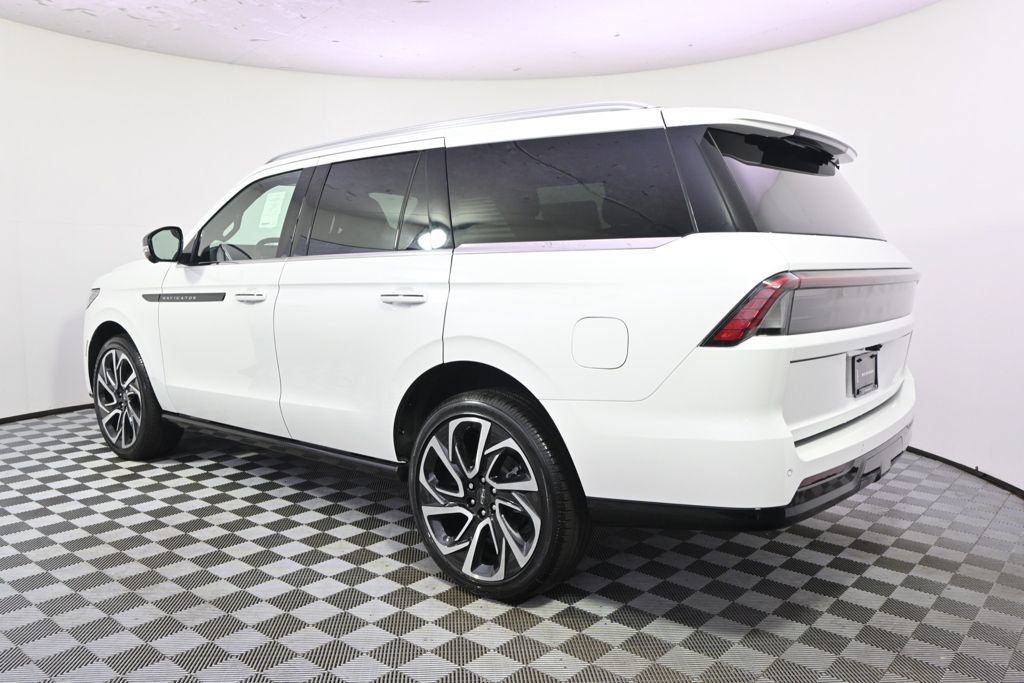 New 2027 Lincoln Navigator Black Label AWD/4WD image 3
