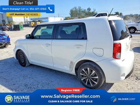 Used 2015 Scion xB image 3