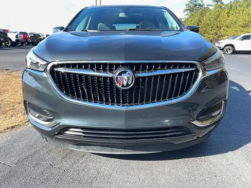 Used 2020 Buick Enclave Essence image 2