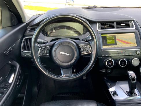 Used 2018 Jaguar E-PACE SE image 10