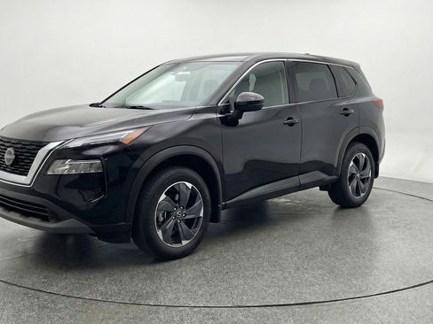 Used 2025 Nissan Rogue SV image 3