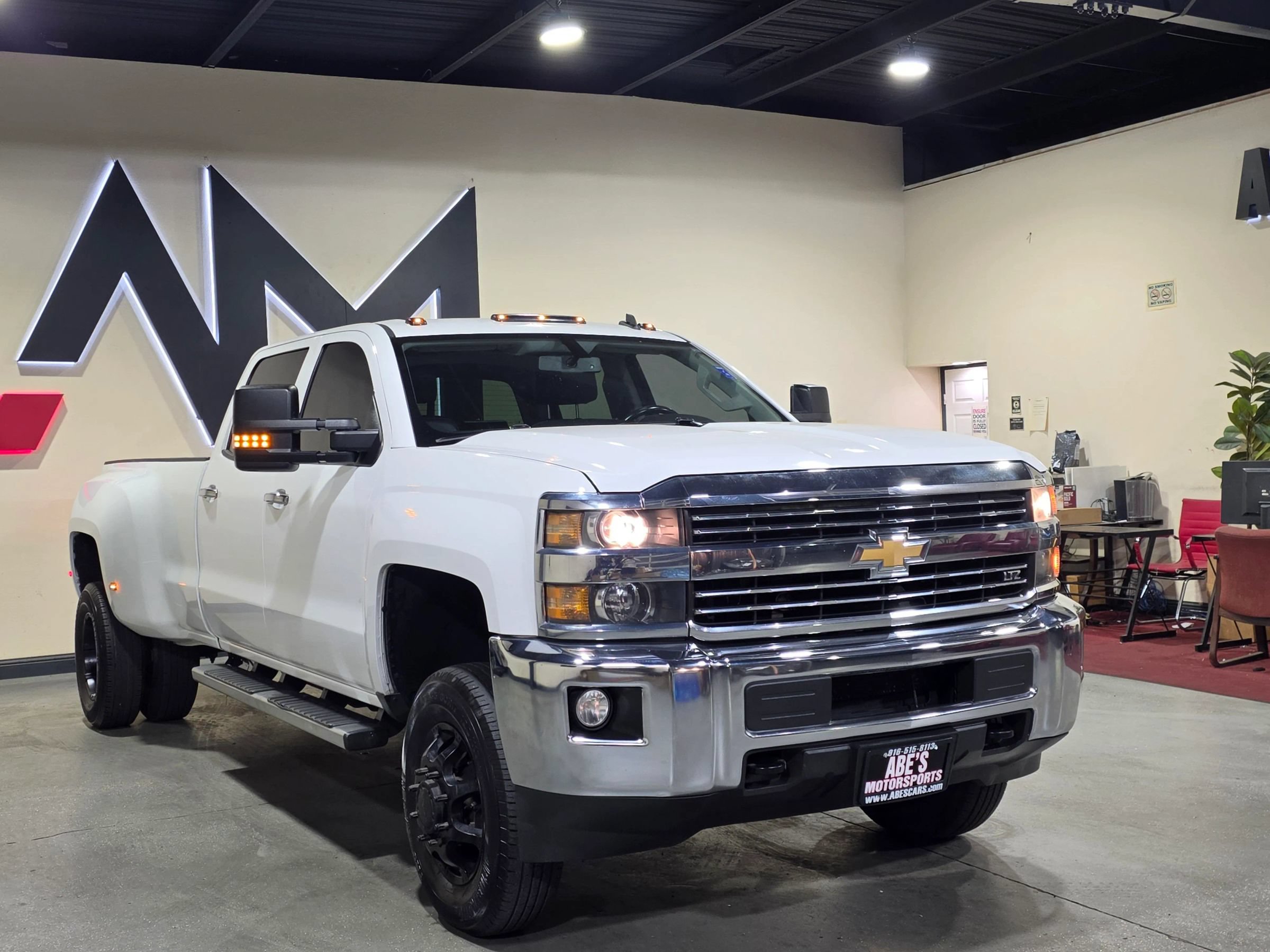 Used 2015 Chevrolet Silverado 3500 LTZ AWD/4WD image 2