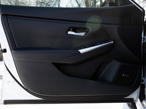 Used 2023 Nissan Sentra SR w/ SR Premium Package image 36