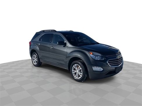 Used 2017 Chevrolet Equinox LT w/ Convenience Package image 2