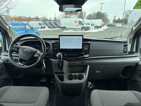 Used 2023 Ford Transit 350 XLT image 3