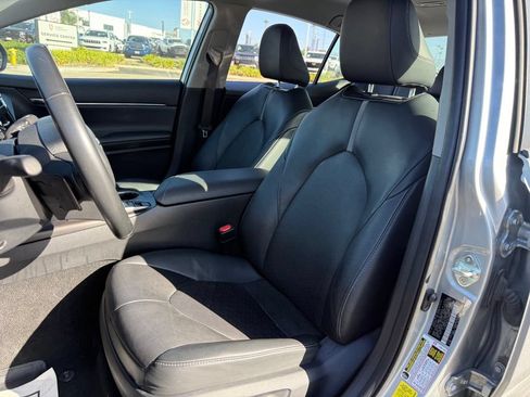 Used 2024 Toyota Camry XSE FWD image 5