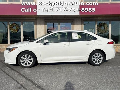 Used 2022 Toyota Corolla LE image 4