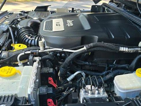 Used 2018 Jeep Wrangler Unlimited Sahara w/ Connectivity Group image 22