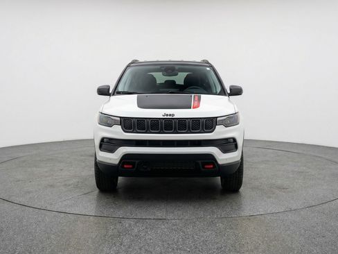 Used 2025 Jeep Compass Trailhawk AWD/4WD image 2