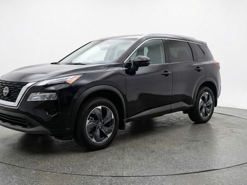 Used 2025 Nissan Rogue SV AWD/4WD image 3