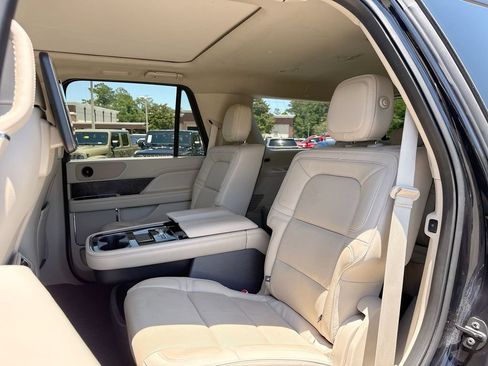Used 2019 Lincoln Navigator Reserve AWD/4WD image 29