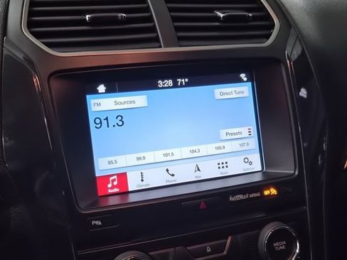 Used 2018 Ford Explorer XLT w/ Equipment Group 202A image 29