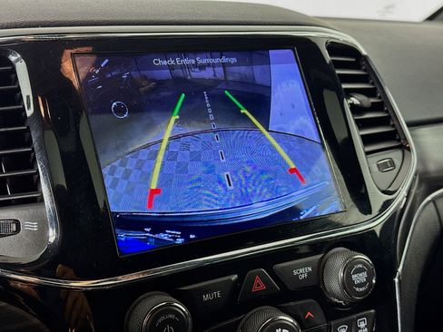 Used 2019 Jeep Grand Cherokee Limited AWD/4WD image 14