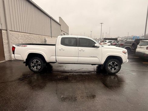Used 2018 Toyota Tacoma TRD Off-Road image 6