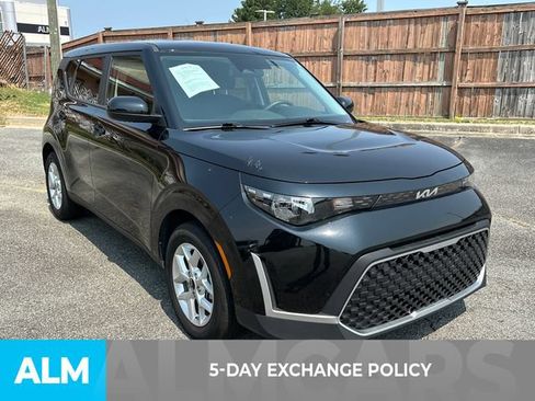 Used 2025 Kia Soul LX w/ LX Technology Package FWD image 3