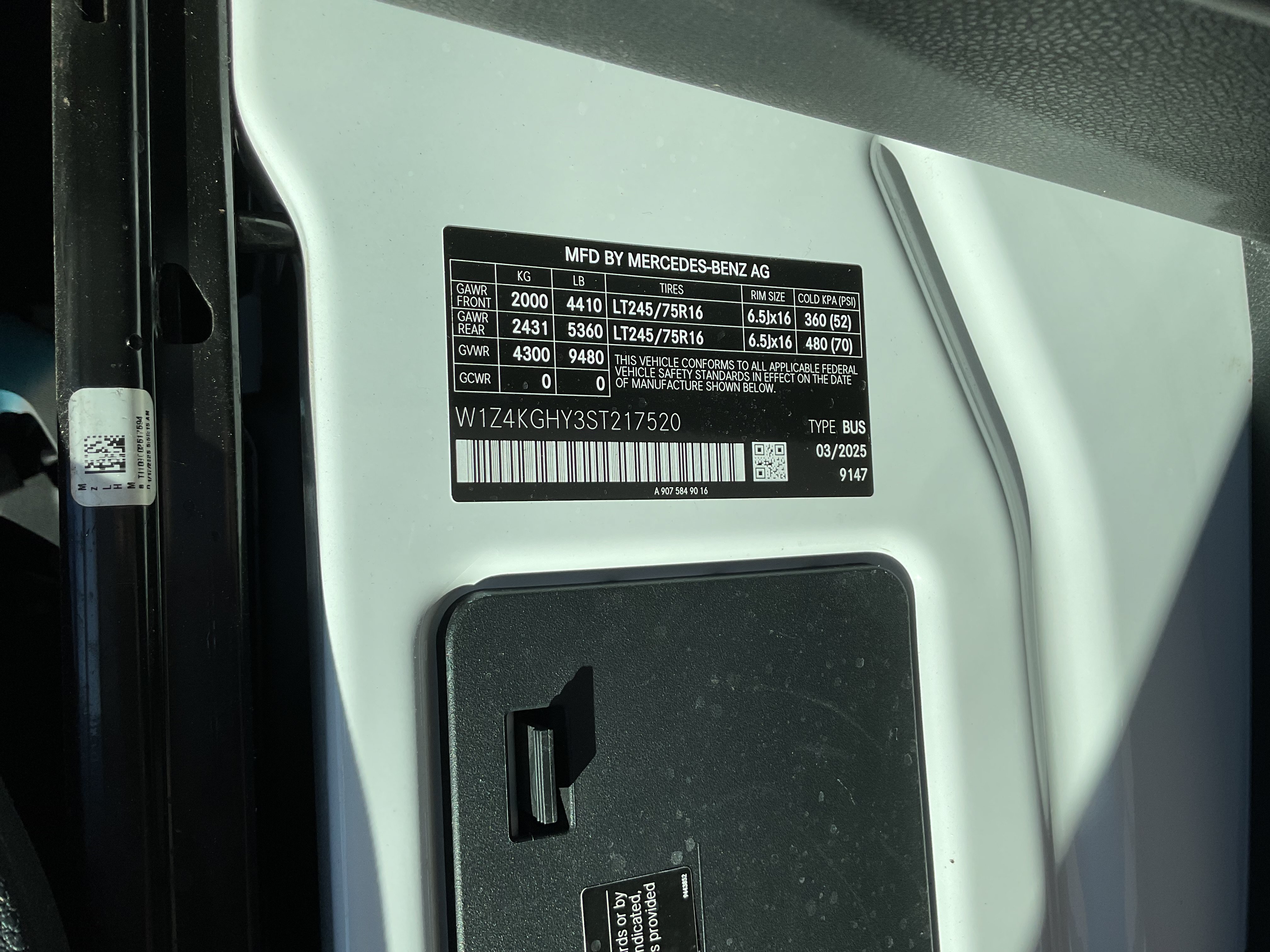 Used 2025 Mercedes-Benz Sprinter 2500 image 15