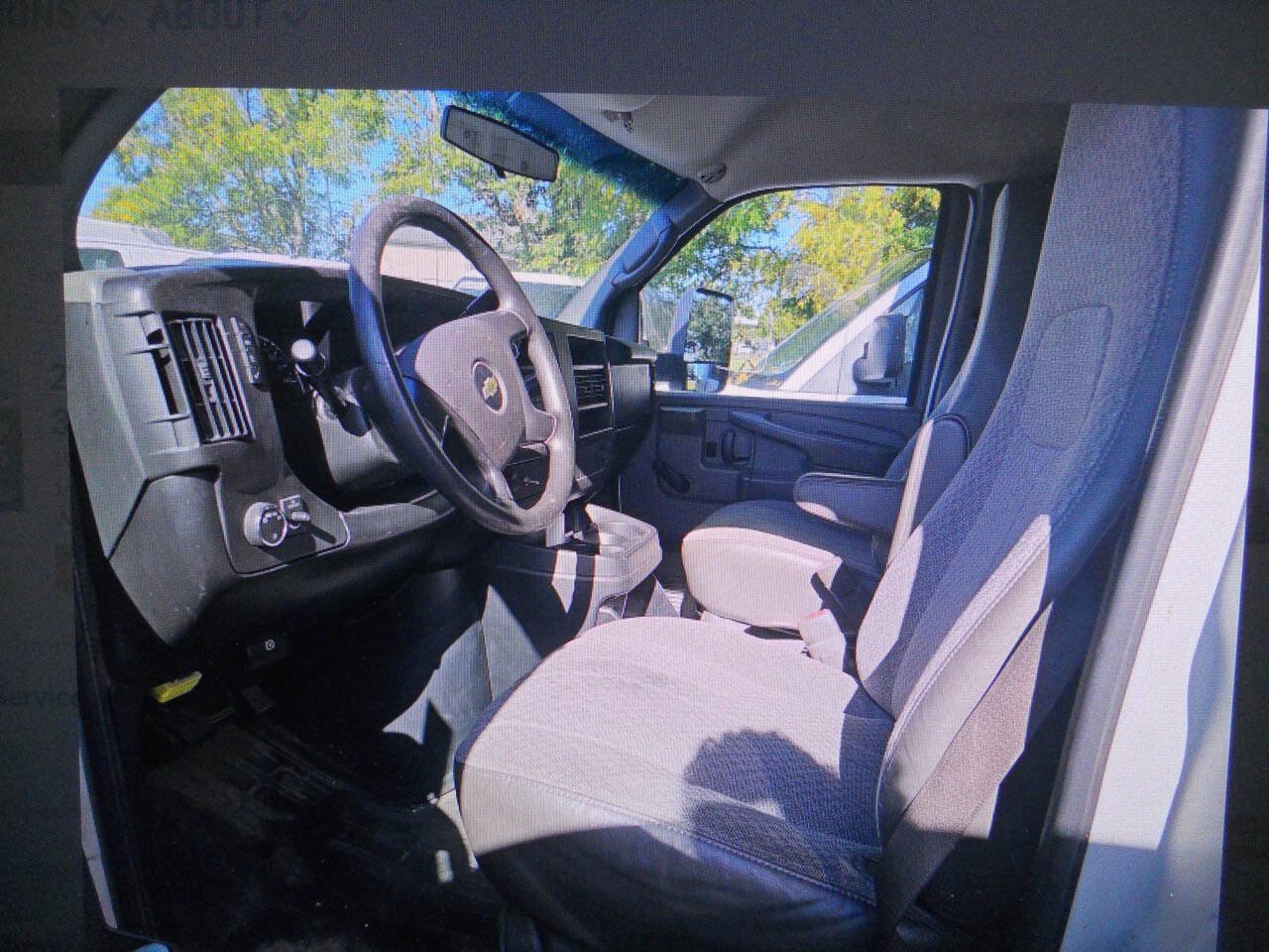 Used 2013 Chevrolet Express 3500 Extended RWD image 6