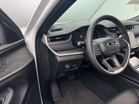 New 2025 Jeep Grand Cherokee Limited w/ Trailer Tow Package image 28