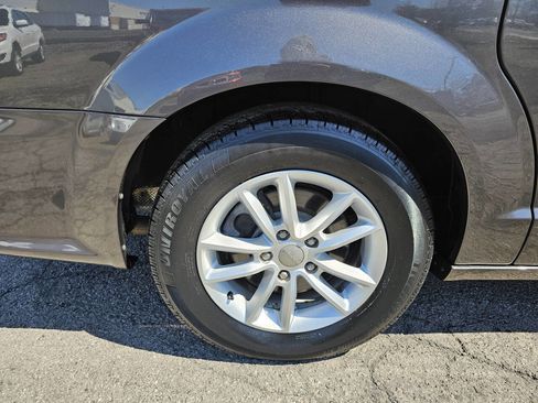 Used 2016 Dodge Grand Caravan SXT w/ Rear Park Assist Package image 5