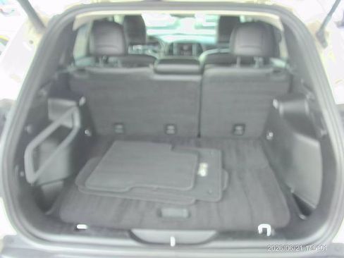 Used 2015 Jeep Cherokee Limited w/ Luxury Group AWD/4WD image 16