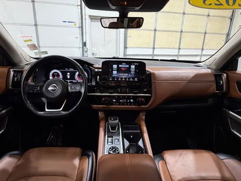Used 2025 Nissan Pathfinder Platinum AWD/4WD image 27