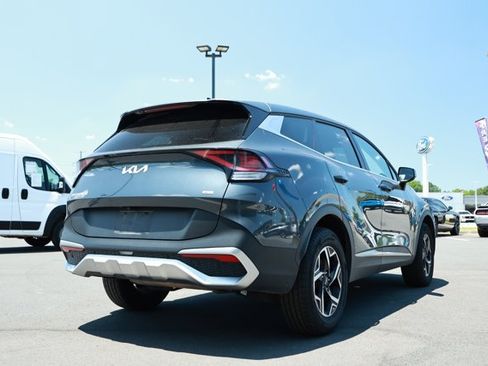 Used 2024 Kia Sportage LX AWD/4WD image 6