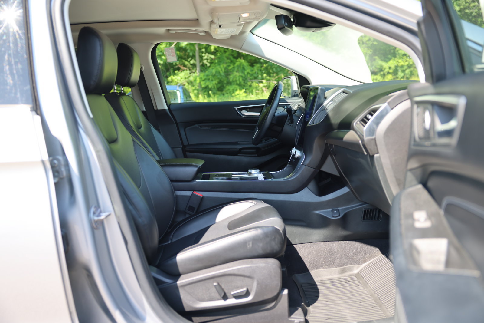 Used 2022 Ford Edge Titanium w/ Equipment Group 301A AWD/4WD image 9