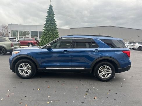Used 2021 Ford Explorer XLT w/ Equipment Group 202A image 4