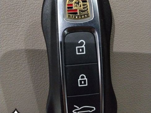 Used 2022 Porsche Taycan image 41