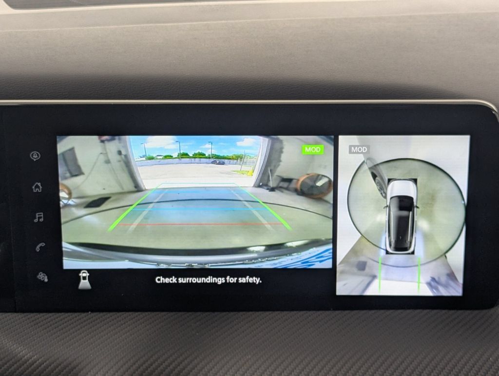 Used 2025 Nissan Kicks SR FWD image 19