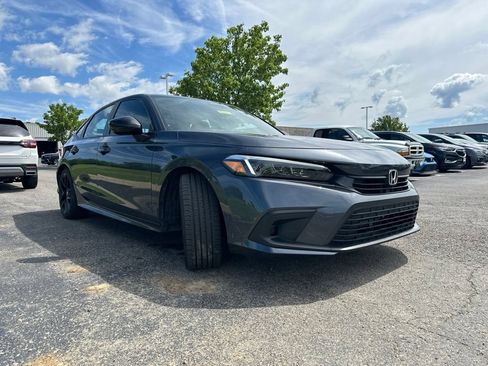 Used 2023 Honda Civic Sport image 11