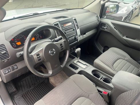 Used 2012 Nissan Frontier SV w/ SV Premium Utility Pkg image 16