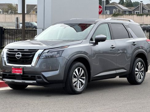 New 2025 Nissan Pathfinder SL image 8