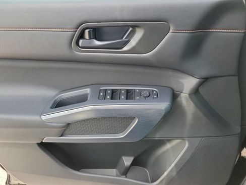 Used 2025 Nissan Pathfinder Rock Creek AWD/4WD image 16