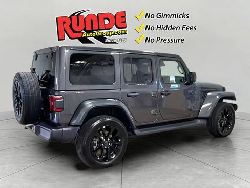 Used 2025 Jeep Wrangler Unlimited Sahara AWD/4WD image 6