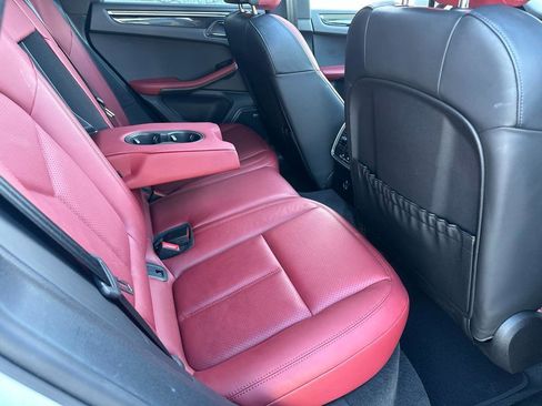 Used 2022 Porsche Macan AWD/4WD image 20