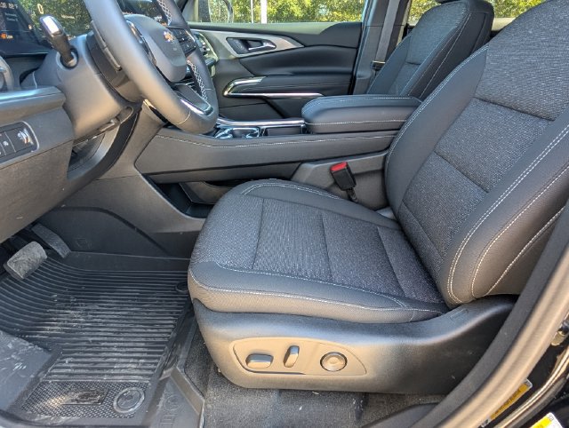 New 2027 Chevrolet Traverse LT w/ Sun and Wheel Package FWD image 10