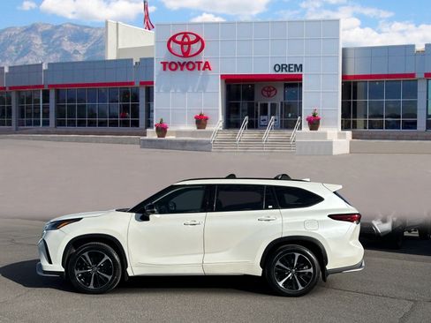 Used 2021 Toyota Highlander XSE AWD/4WD image 6