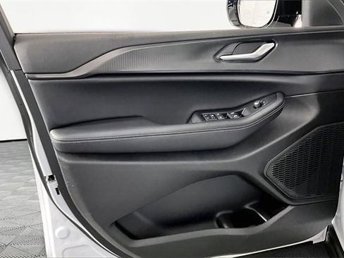 Used 2025 Jeep Grand Cherokee 4WD image 20