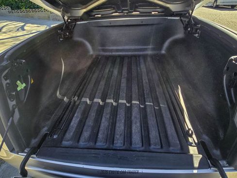 Used 2005 Chevrolet SSR image 99