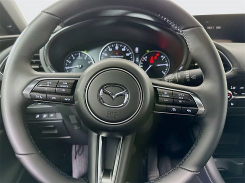 New 2025 MAZDA MAZDA3 Hatchback w/Premium Plus Pkg image 18