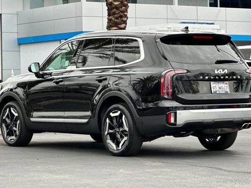 Used 2023 Kia Telluride EX w/ EX Captain's Chair Package image 5