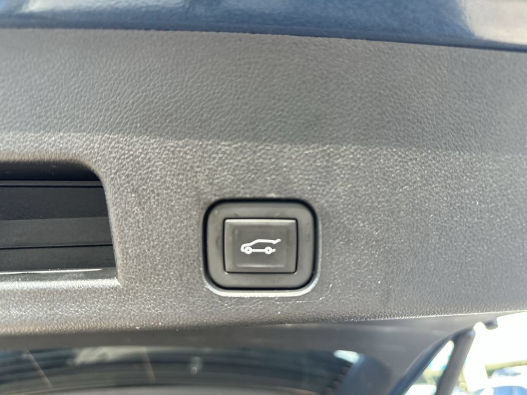 Used 2026 Chevrolet Traverse LT FWD image 32