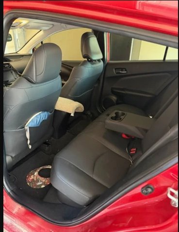 Used 2021 Toyota Prius XLE FWD image 2