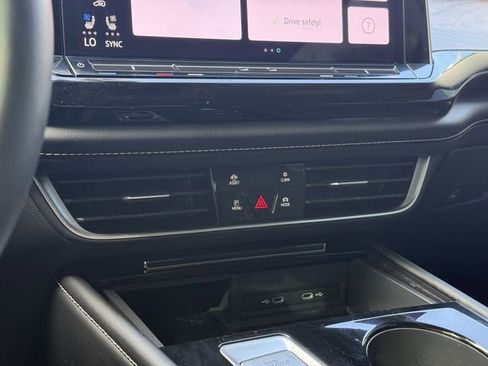 Used 2024 Volkswagen Atlas SE image 27