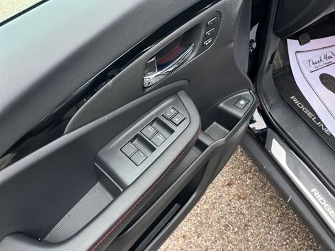 Used 2024 Honda Ridgeline Black Edition image 12