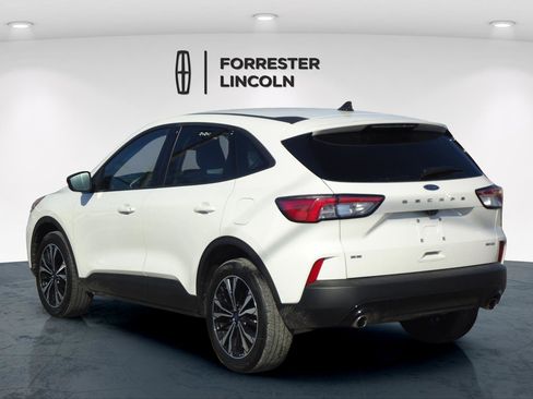 Used 2022 Ford Escape SE w/ SE Sport Appearance Package image 5